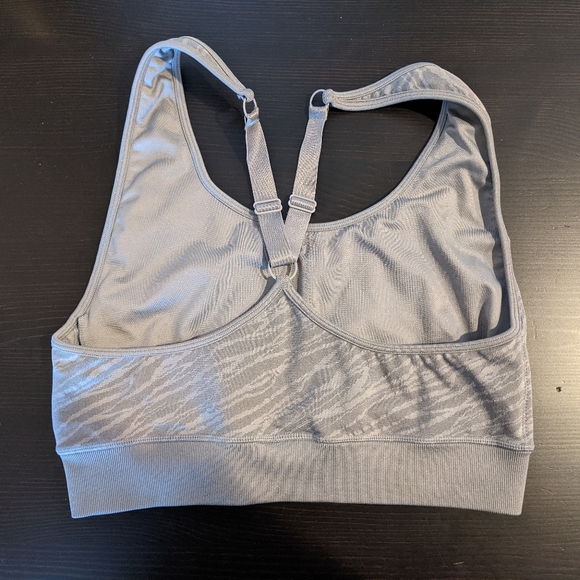 3/$20 🚨 LAST CHANCE 🚨 EUC Fabletics Eliza Seamless Sports Bra - Picture 6 of 8
